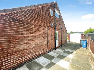 Driveway/Garage- click for photo gallery